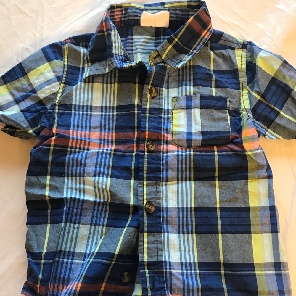 Cute button short sleeve shirt